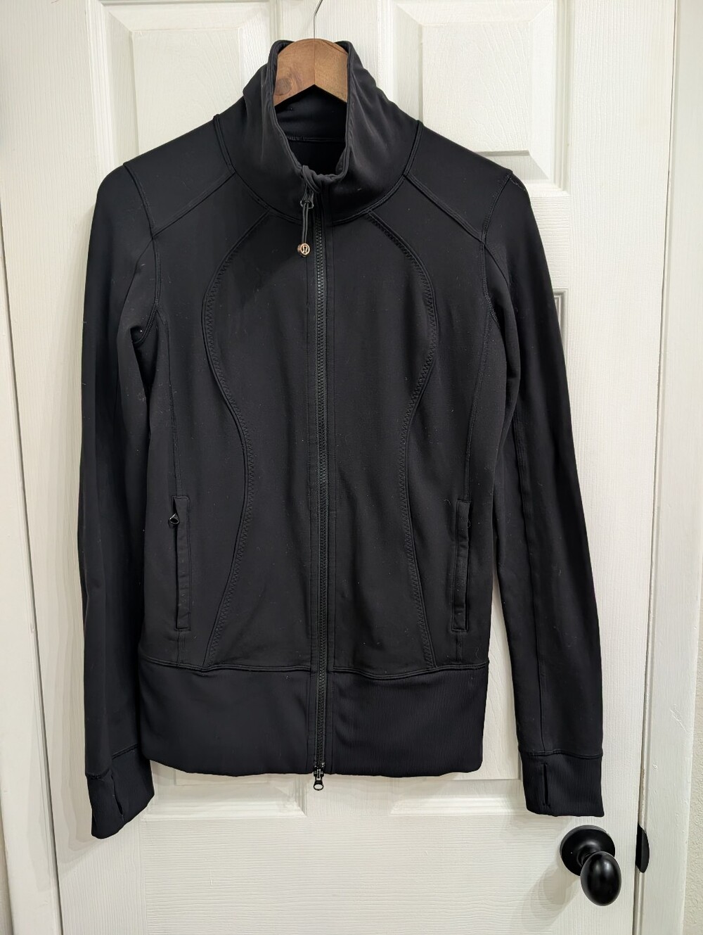 Lululemon Women’s 8 Define Luon Jacket Black Full Zip Thumbholes Pockets